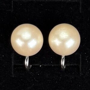 Vintage Silvertone Cream Pearl clip on Earrings